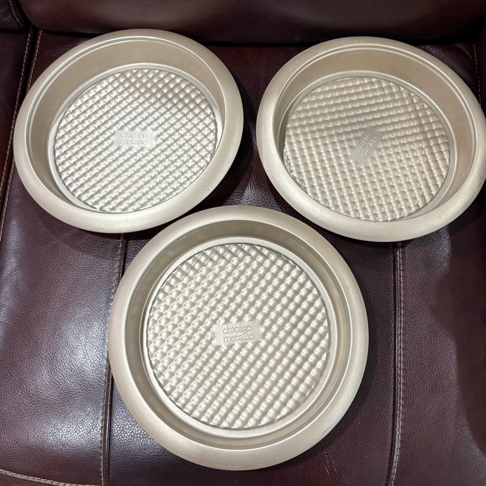 Chicago Metallic Set of 3 Silver Pie Pans